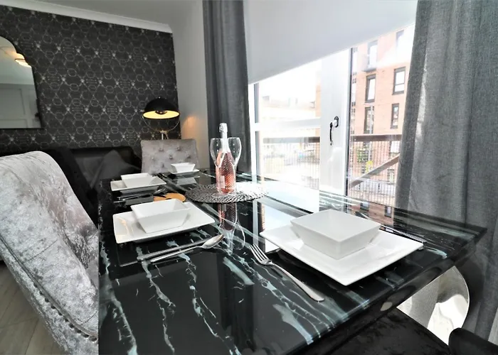 2 Bedroom At Secc Hydro Free Parking アパート