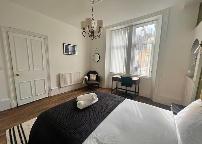 Spacious 3 Bedroom In - Free Parking 度假居 格拉斯哥