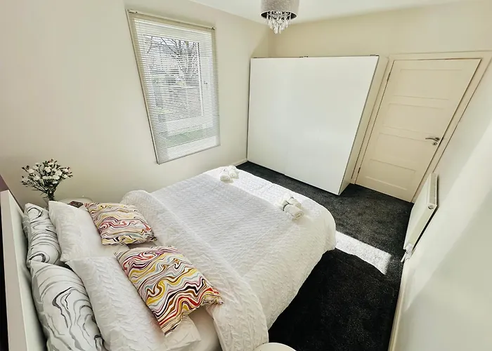 Apartament Modern Style , Separate Entrance Glasgow