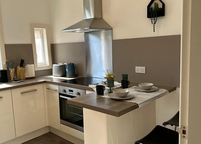 Modern Style , Separate Entrance *