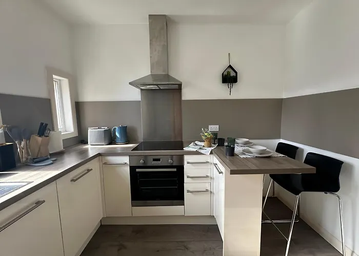 Modern Style , Separate Entrance *