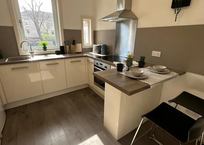 Modern Style , Separate Entrance * Glasgow