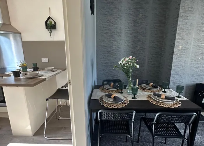 Modern Style , Separate Entrance Γλασκώβη