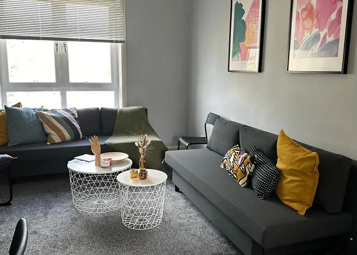 Modern Style , Separate Entrance *