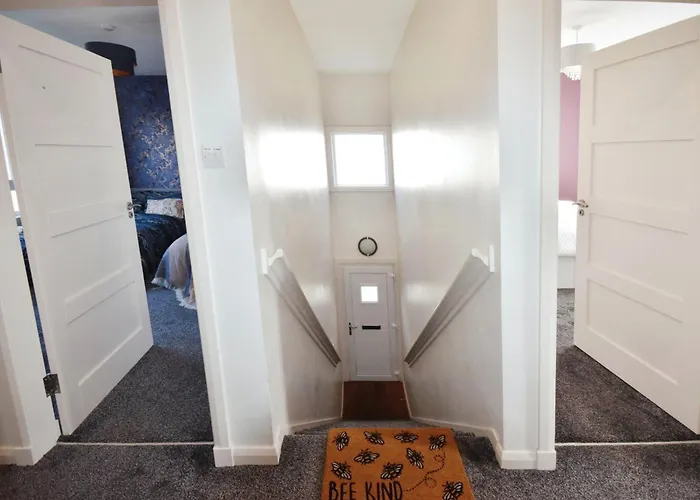 Modern Style , Separate Entrance *