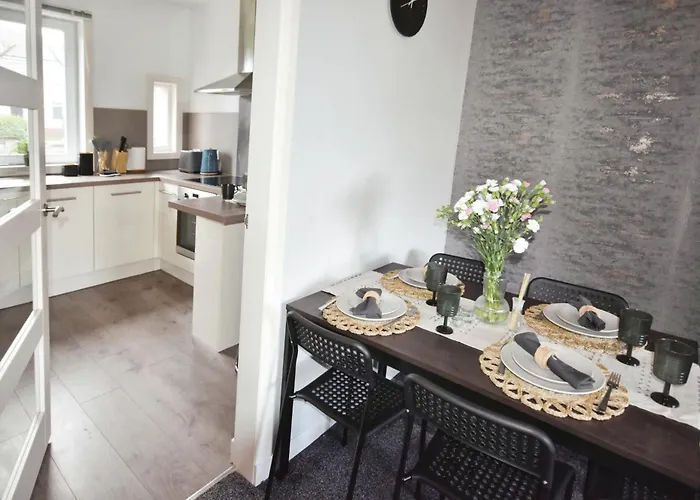 Apartament Modern Style , Separate Entrance Glasgow
