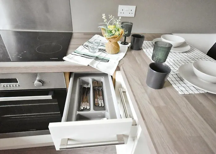 Modern Style , Separate Entrance *