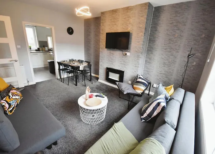 Modern Style , Separate Entrance Apartament Glasgow