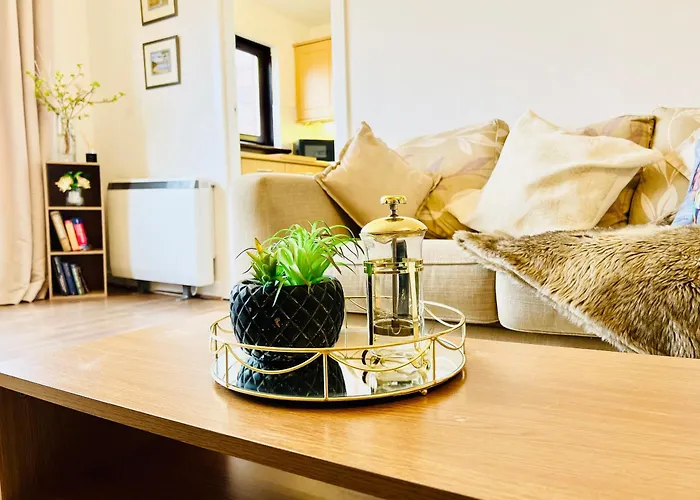 Apartment Beautiful & Spacious 2-bed Flat In Centre With Free Parking