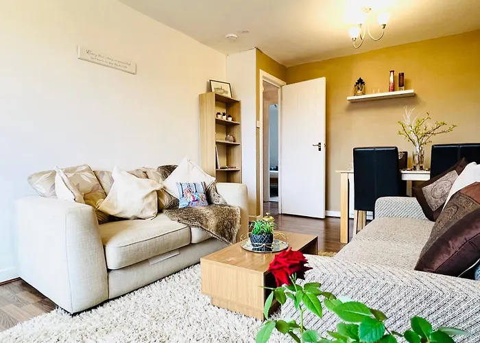 Beautiful & Spacious 2-bed Flat In Centre With Free Parking Apartment Glasgow