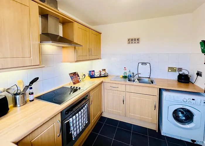 Lägenhet Beautiful & Spacious 2-bed Flat In Centre With Free Parking *