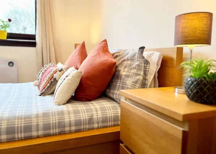 Beautiful & Spacious 2-bed Flat In Centre With Free Parking *