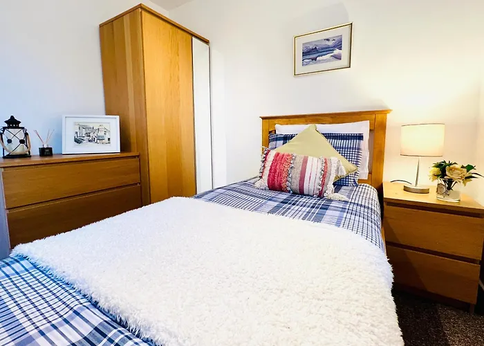 Beautiful & Spacious 2-bed Flat In Centre With Free Parking Apartment Glasgow