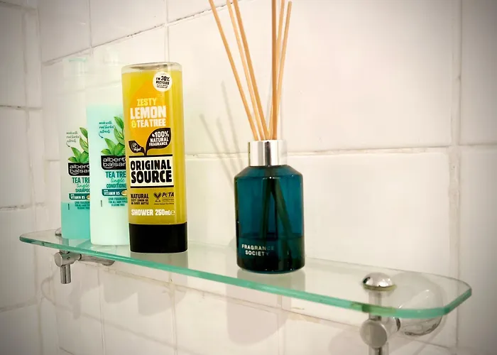 Beautiful & Spacious 2-bed Flat In Centre With Free Parking Apartment *