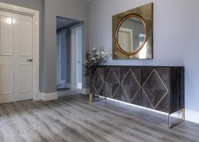 Beautiful 4 Bed Flat In Perfect Location Appartamento *