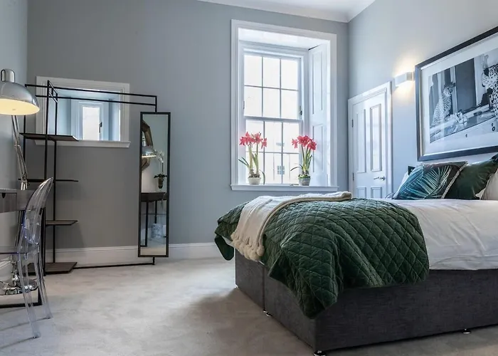 Beautiful 4 Bed Flat In Perfect Location *