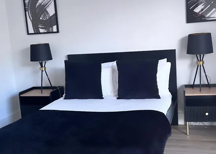 3 Bedroom House Near Centre Sleeps 7 グラスゴー