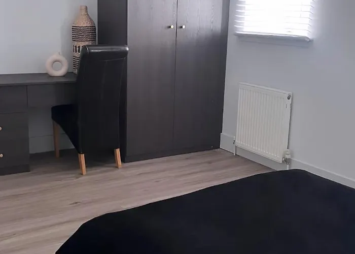 Apartman 3 Bedroom House Near Centre Sleeps 7 *