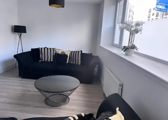 3 Bedroom House Near Centre Sleeps 7