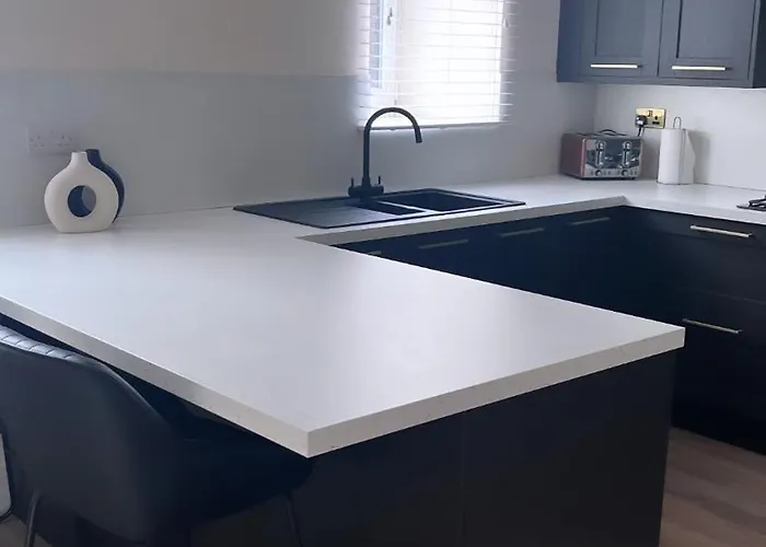 3 Bedroom House Near Centre Sleeps 7 Apartman