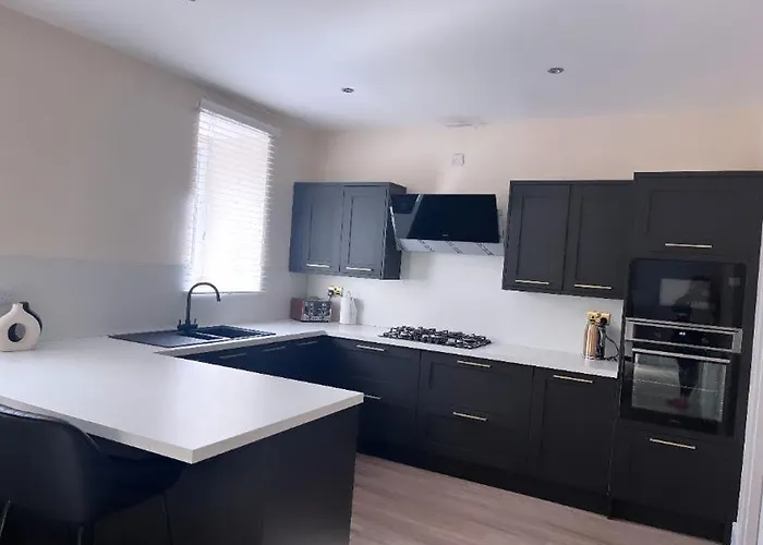 アパート 3 Bedroom House Near Centre Sleeps 7 *