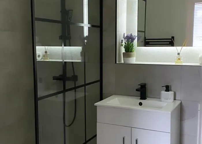 3 Bedroom House Near Centre Sleeps 7 * Глазго