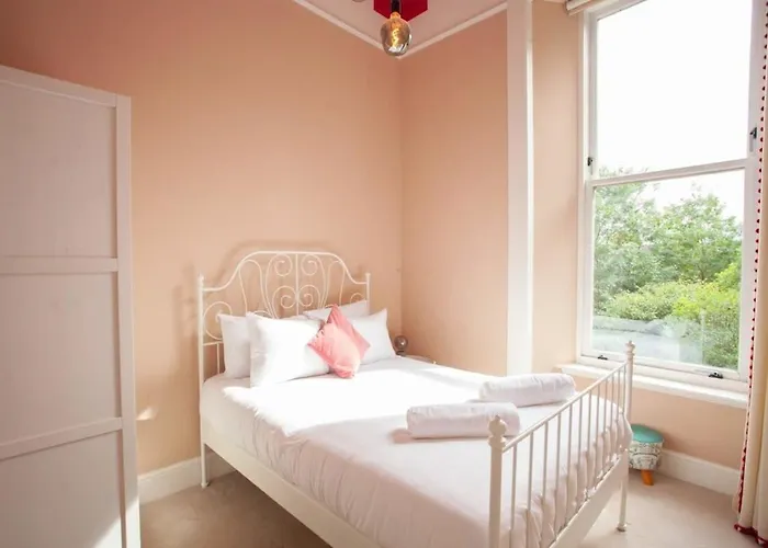 Bright Spacious 3 Bed Flat Appartement *