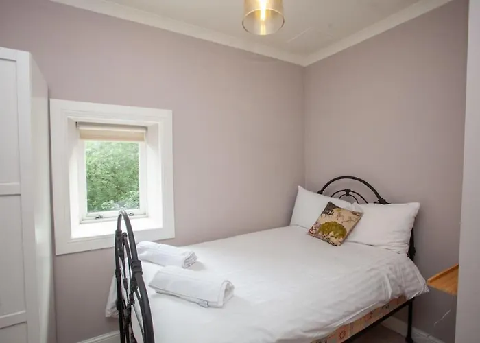 Bright Spacious 3 Bed Flat * Glasgow