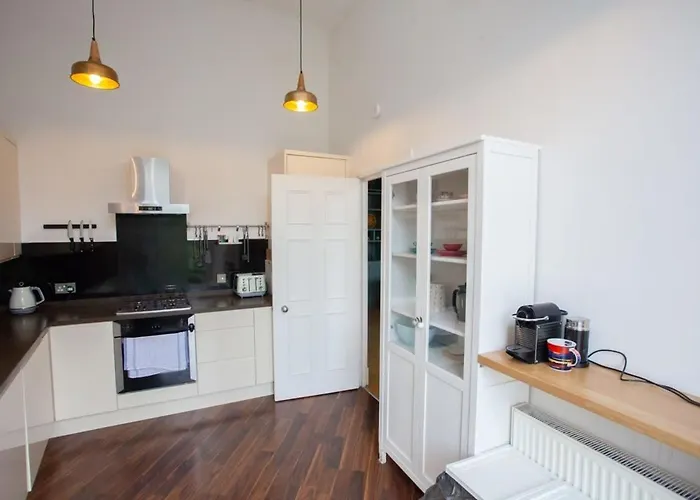 Bright Spacious 3 Bed Flat Apartment Glasgow
