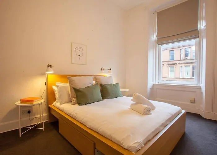 Stunning 2 Bed In Heart Of West End Appartement *