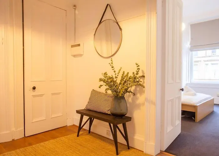 Stunning 2 Bed In Heart Of West End *