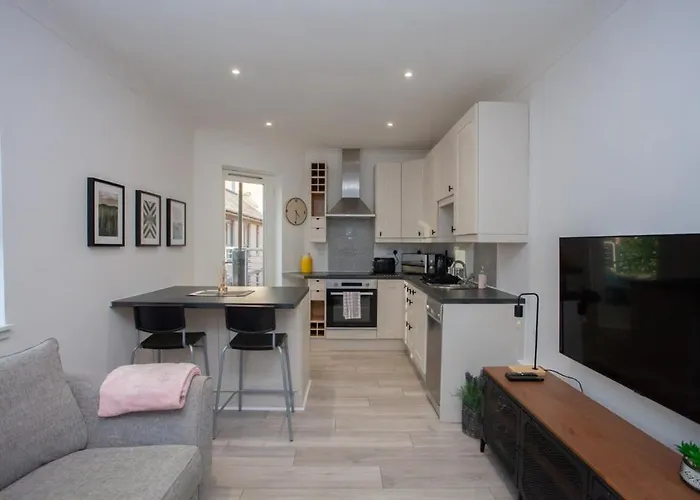 Bright Flat With Balcony And Free Parking