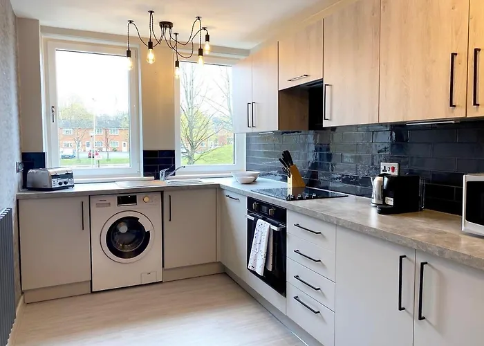 Beautiful West End Flat With Private Parking *