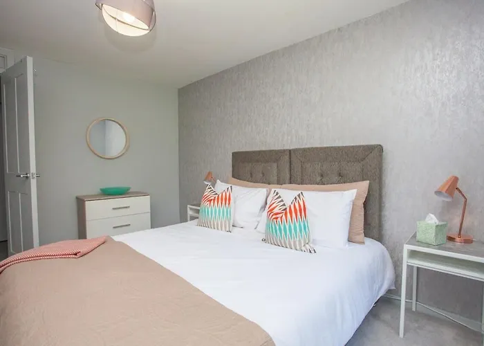 Beautiful West End Flat With Private Parking