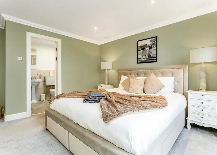 Luxurious Park District Duplex Glasgow