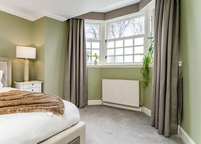 Luxurious Park District Duplex