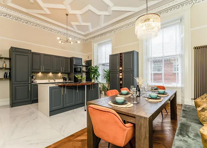 Luxurious Park District Duplex グラスゴー