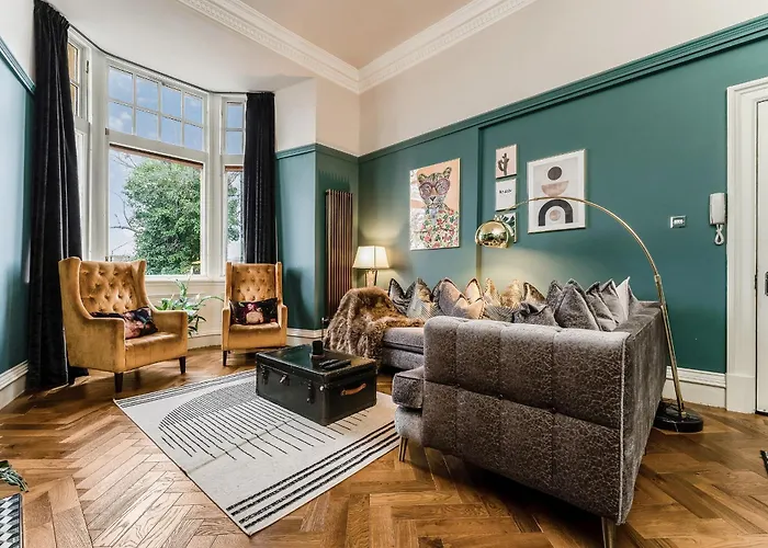 Luxurious Park District Duplex * גלאזגו