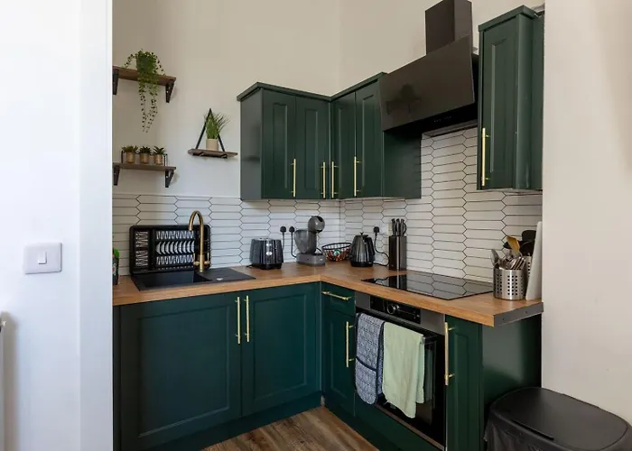 Дом отдыха Spacious 3 Bedroom In - Free Parking