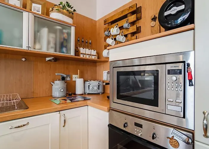 Luxury Huge Modern Open Plan 2bedroom Flat - Free Private Parking & Balcony Located At The Ovo Hydro And Sec Centre