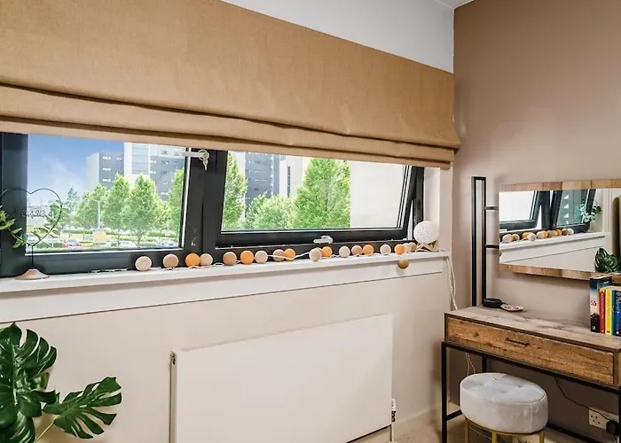 Luxury Huge Modern Open Plan 2bedroom Flat - Free Private Parking & Balcony Located At The Ovo Hydro And Sec Centre