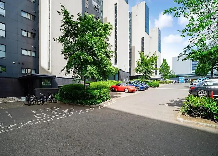 Apartamento Luxury Huge Modern Open Plan 2bedroom Flat - Free Private Parking & Balcony Located At The Ovo Hydro And Sec Centre *