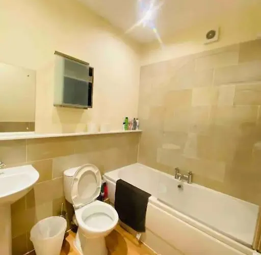 Apartment 2 Bedroom Modern Stylish In Centre