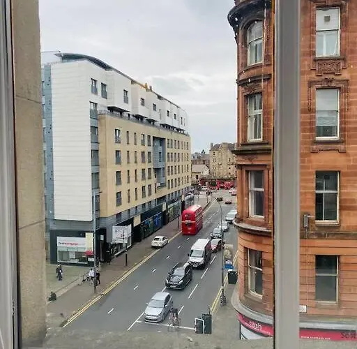 2 Bedroom Modern Stylish In Centre Glasgow