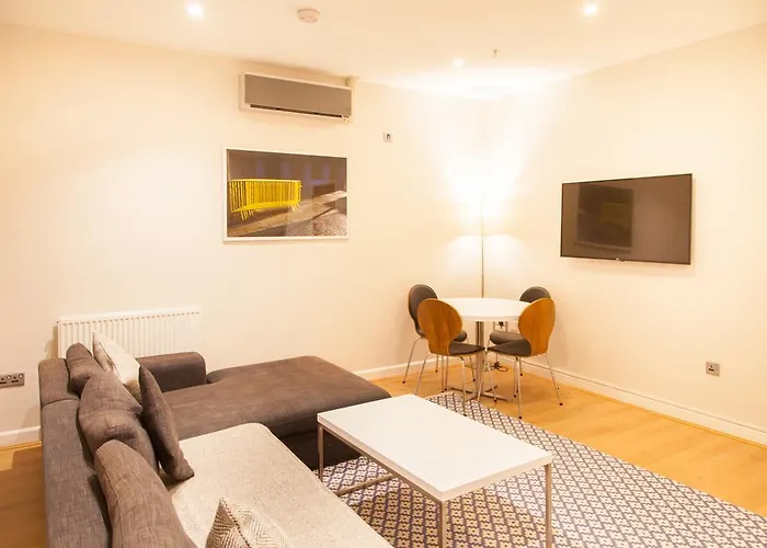 Premier George Square *