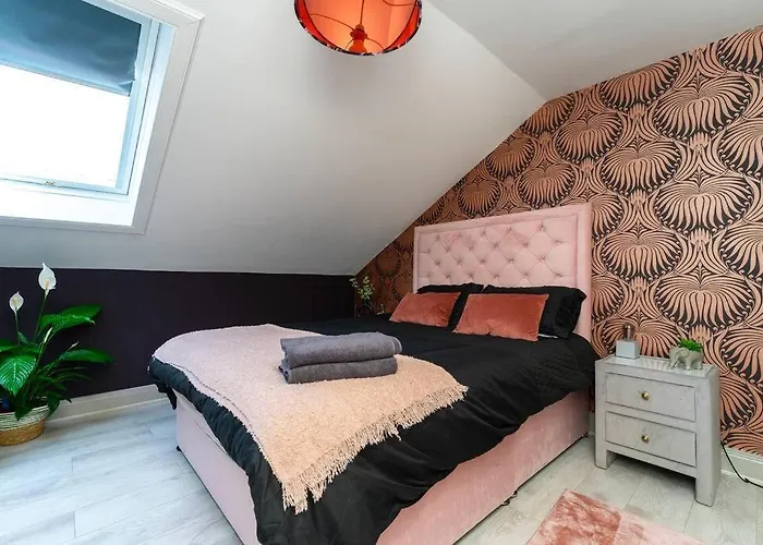 The Rose- Stylish Penthouse 2 Bed Centre With Free Parking & Lift Glasgow