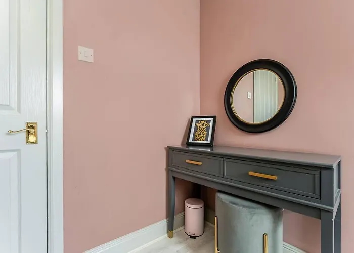 The Rose- Stylish Penthouse 2 Bed Centre With Free Parking & Lift