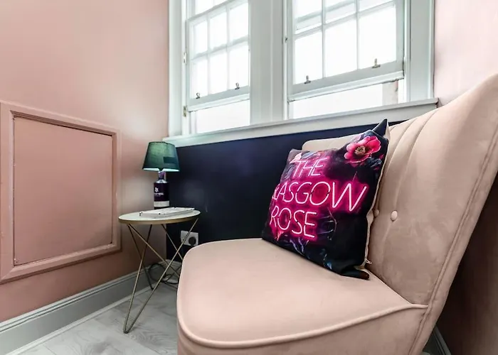 The Rose- Stylish Penthouse 2 Bed Centre With Free Parking & Lift *