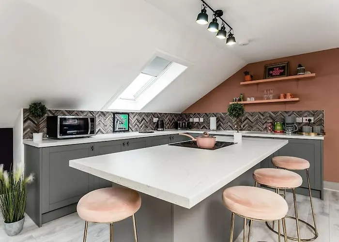 The Rose- Stylish Penthouse 2 Bed Centre With Free Parking & Lift Lägenhet