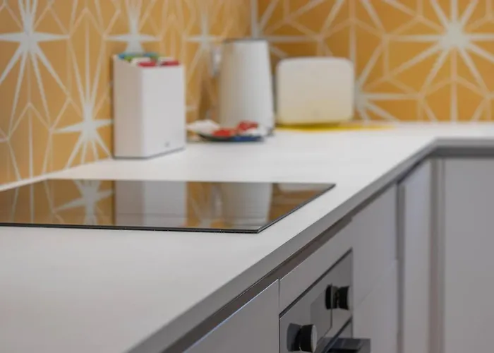 Stylish West End Detached Mews - Pass The Keys